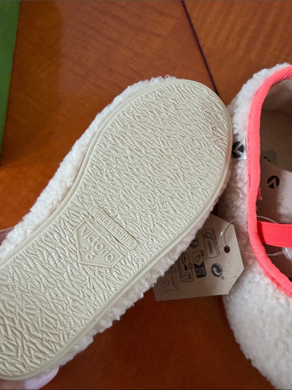 Victoria soft beige